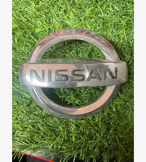 Эмблема решетки радиатора Nissan Presage TU31